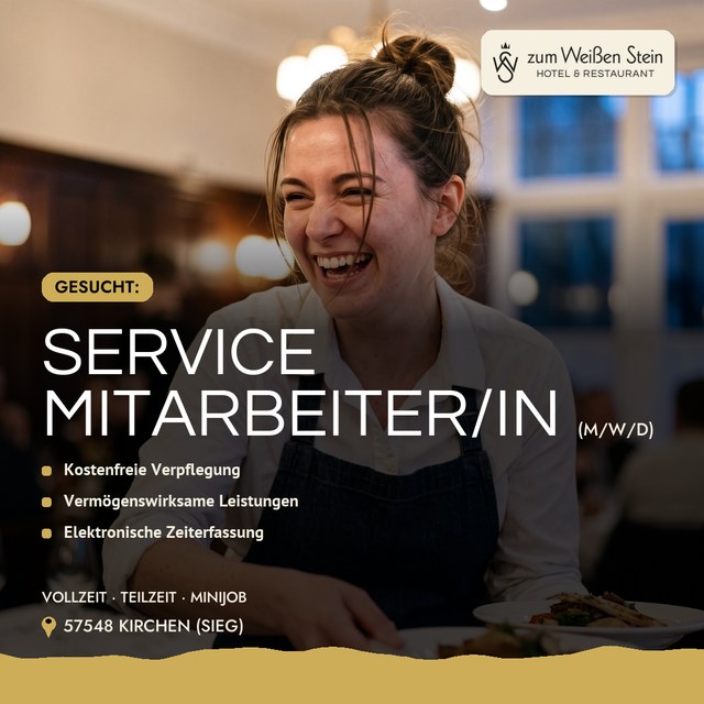 Servicekraft im Gastraum bei der Arbeit