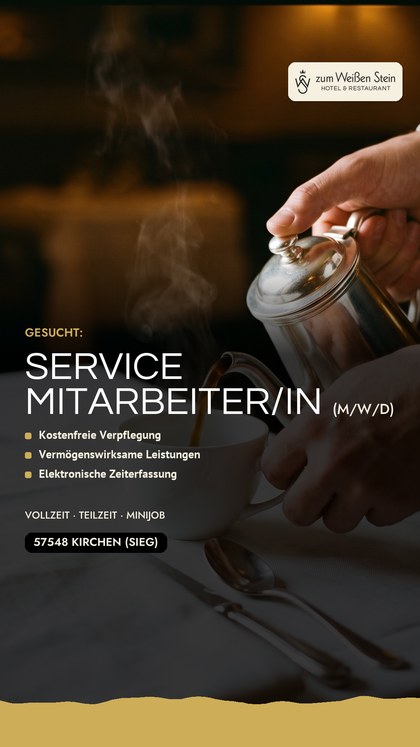 Kaffee wird aus der Silberkanne eingeschenkt (Hochformat)