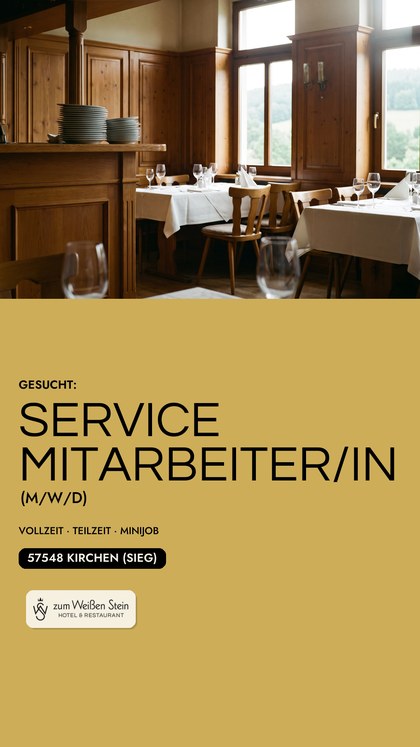 Leerer Gastraum kurz vor dem Service (Hochformat)